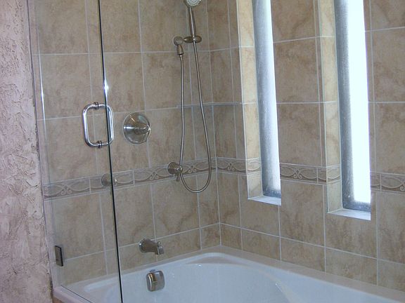 Master Bath glass shower/tub enclosure