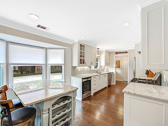5th image of 2424 Chestnut Springs Trl