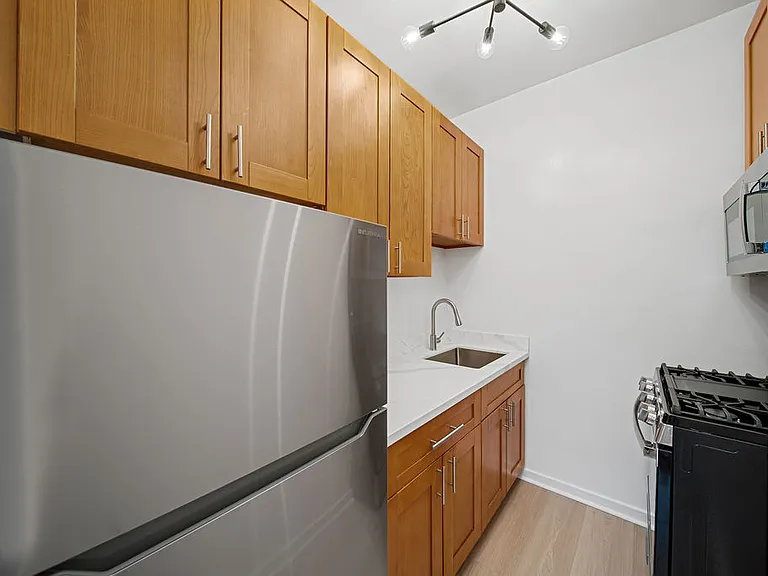 1530 Gough — Photo 9