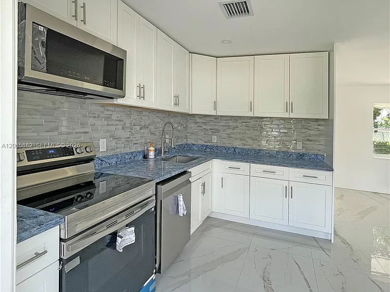 1606 NW 12th Ave — Photo 15