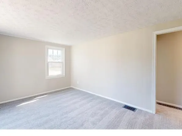 18508 Rockland Ave, Cleveland, OH 44135