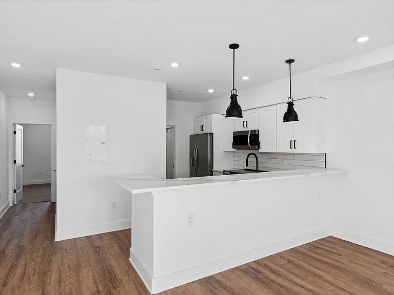85 E Sharpnack St — Photo 7