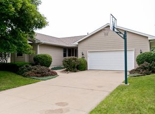 2745 Newcastle Rd, Marion, IA 52302