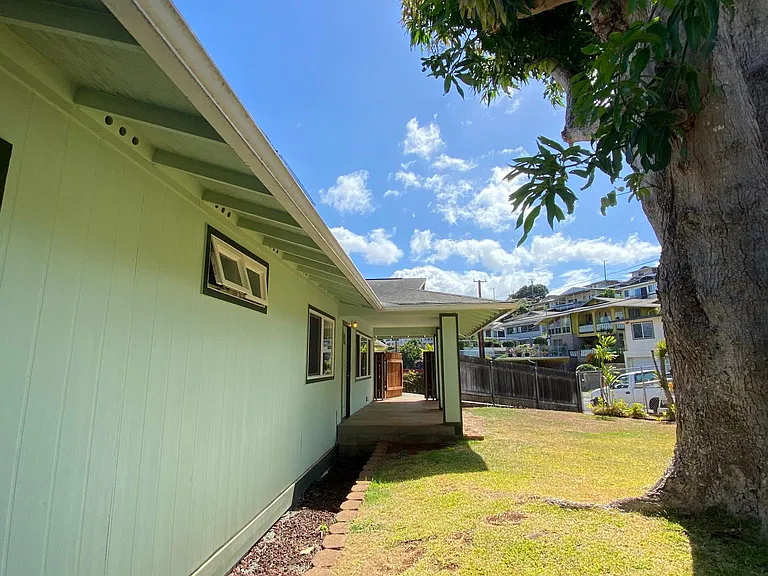 1136 Makaala St — Photo 36