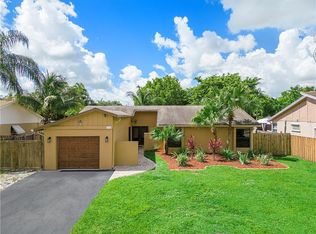 3924 NW 1st Pl, Deerfield Beach, FL 33442