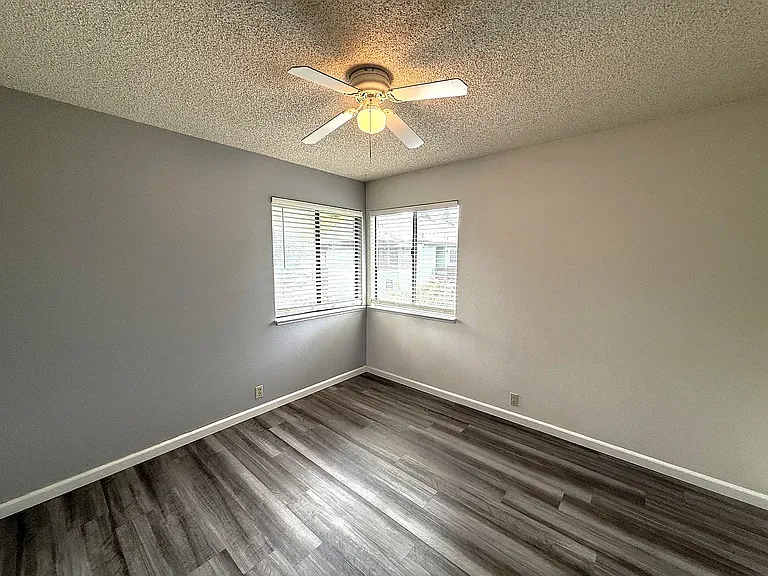 1420 Sherman Ave #16 — Photo 9
