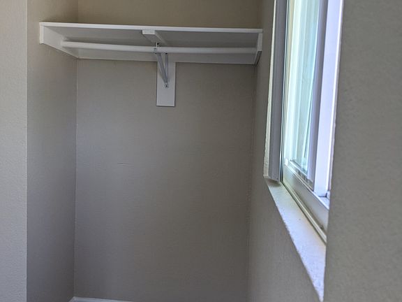 5th image of 2925 Menlo Ave