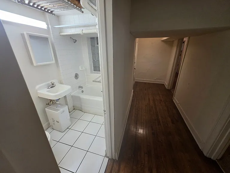 2528 N Maryland Ave — Photo 6