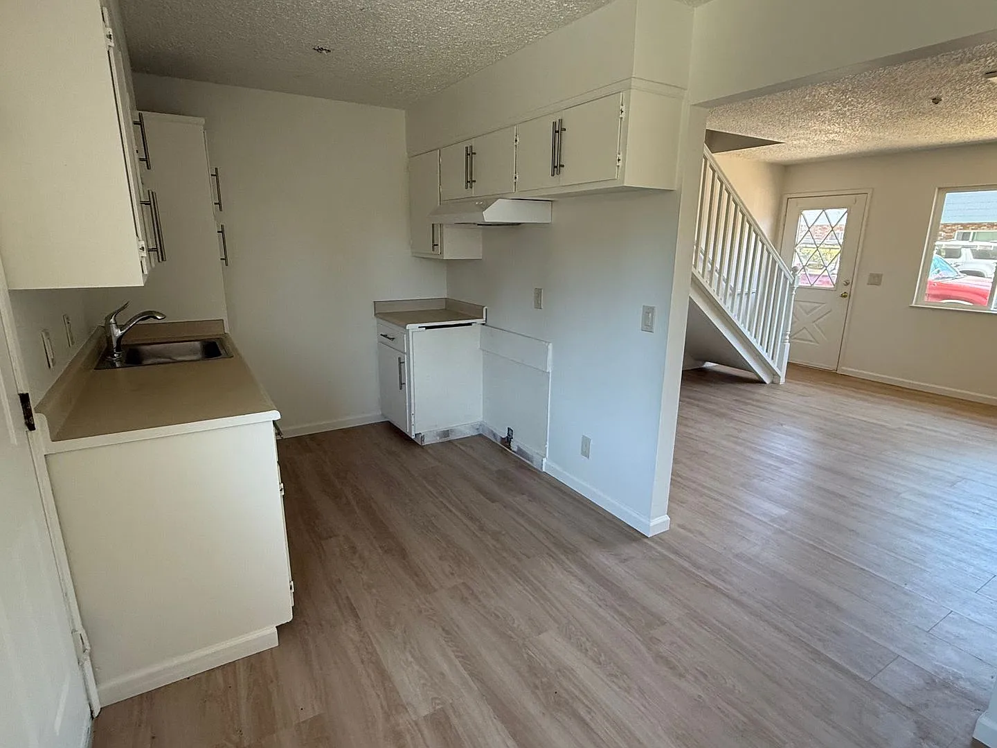 Edwards 1323 — Photo 3