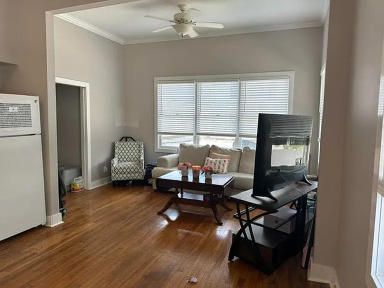 425 Caplewood Drive — Photo 3