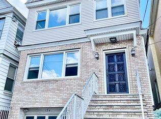 124 W 45th St, Bayonne, NJ 07002
