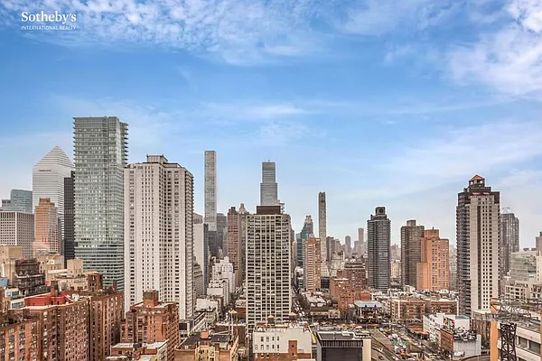 Rented by Sotheby's International Realty | media 29