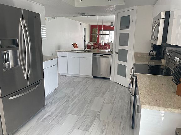 3rd image of 605 Shorewood Dr Unit 309