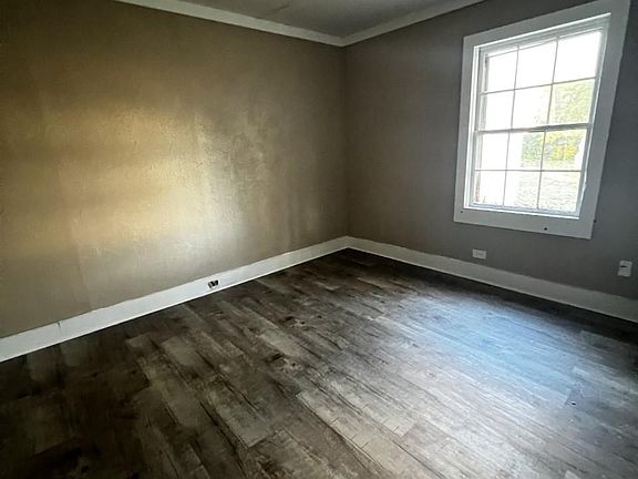 3rd image of 142 Longfellow Ave Unit A