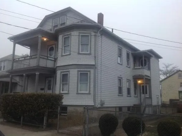 9 Calumet St, New Bedford, MA 02744