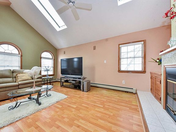 5th image of 70 Gotham Ave