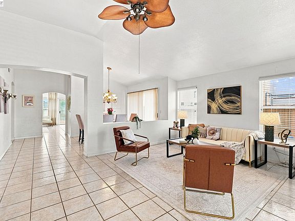 5th image of 1520 Deer Run Ln
