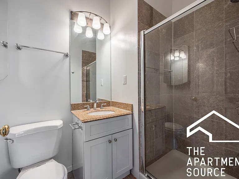 855 W Erie St #120 — Photo 17