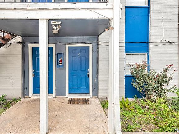 3rd image of 1802 N Wayside Dr APT 8