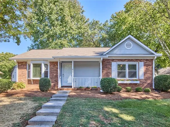 613 Lantern Ridge Dr, Winston Salem, NC 27104