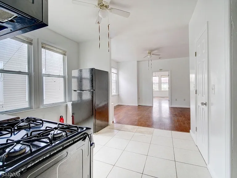 143 Huntington Ter #2R — Photo 6