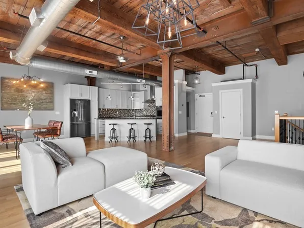 15 Kearney Sq #302, Lowell, MA 01852