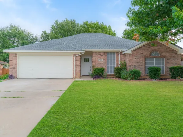 808 Joshua Dr, Burleson, TX 76028