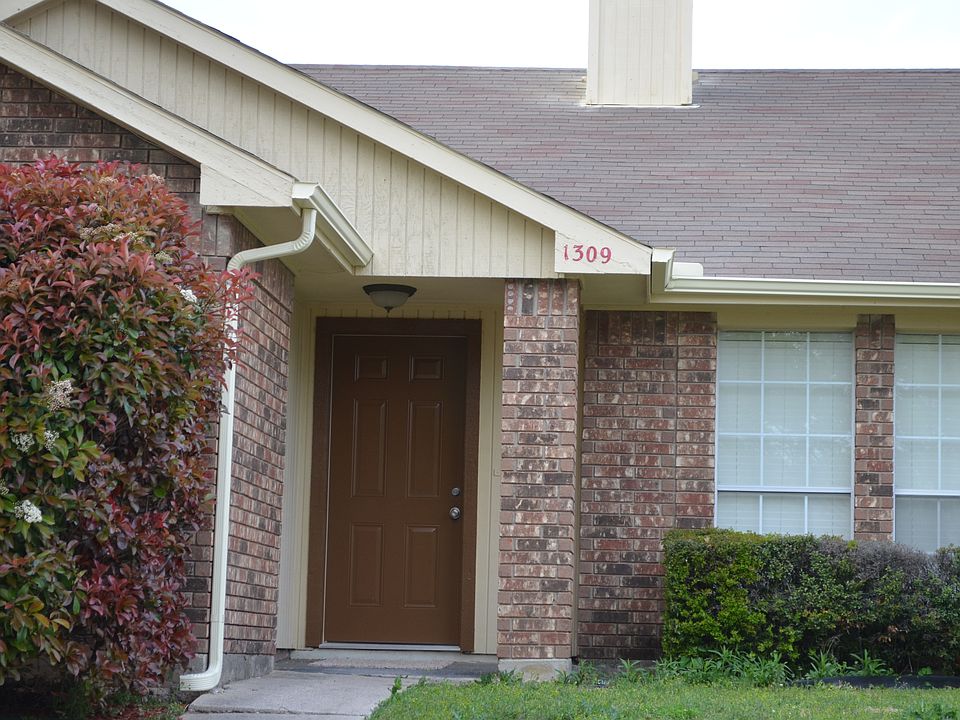 1st image of 1309 E Branch Hollow Dr