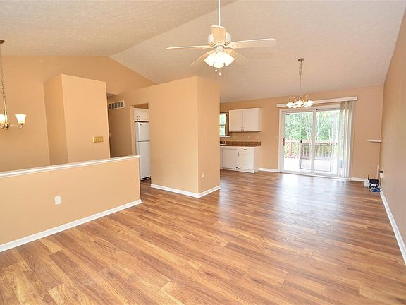 2nd image of 1164 Macintosh Ln