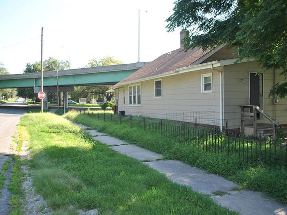 2nd image of 1211 Pacific St