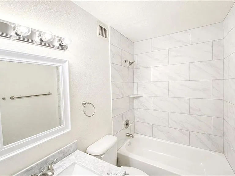 515 Southwest Pkwy #103 — Photo 8