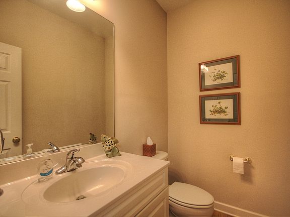 4th image of 211 Shoreline Loop