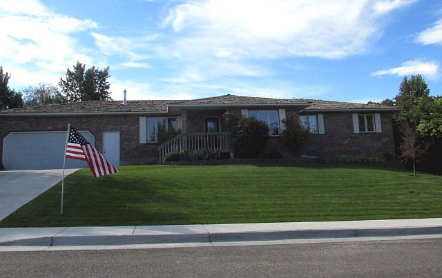 1st image of 520 Commanche Dr