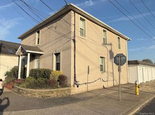 236 W Montauk Hwy APT 2E, Lindenhurst, NY 11757