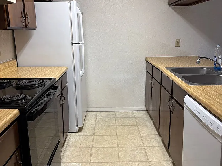 842 E Cedar Ct — Photo 5