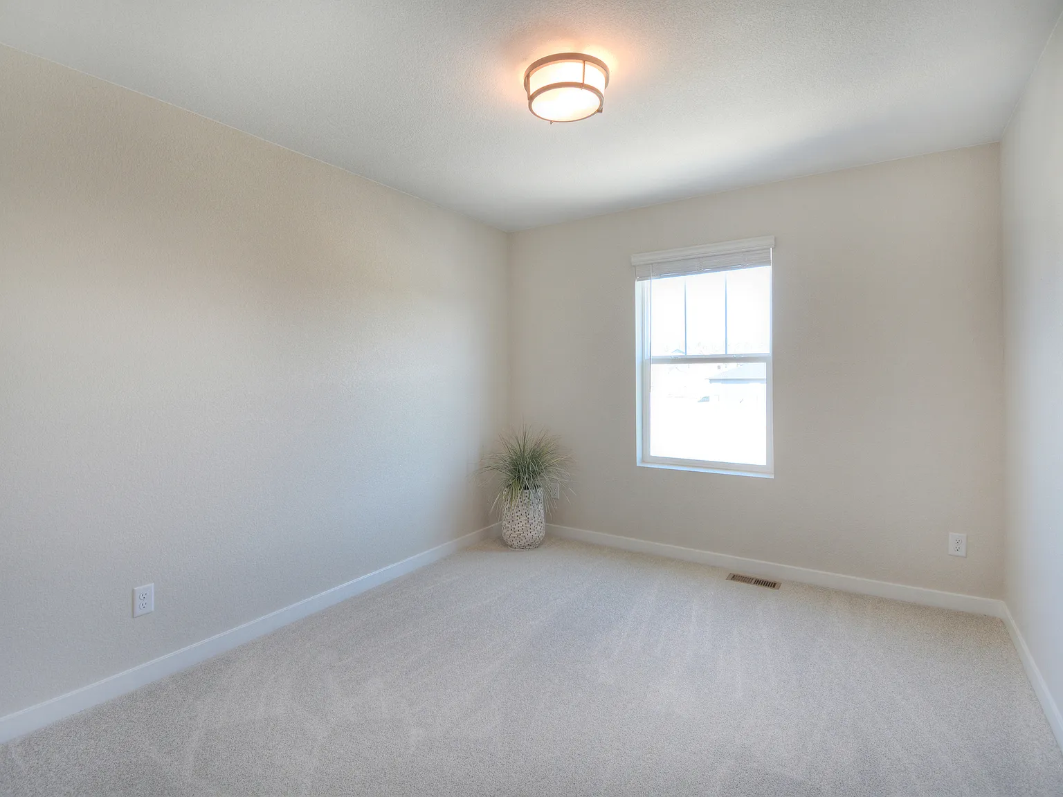 3 bed, 1910 sqft, $2,650 — Photo 3