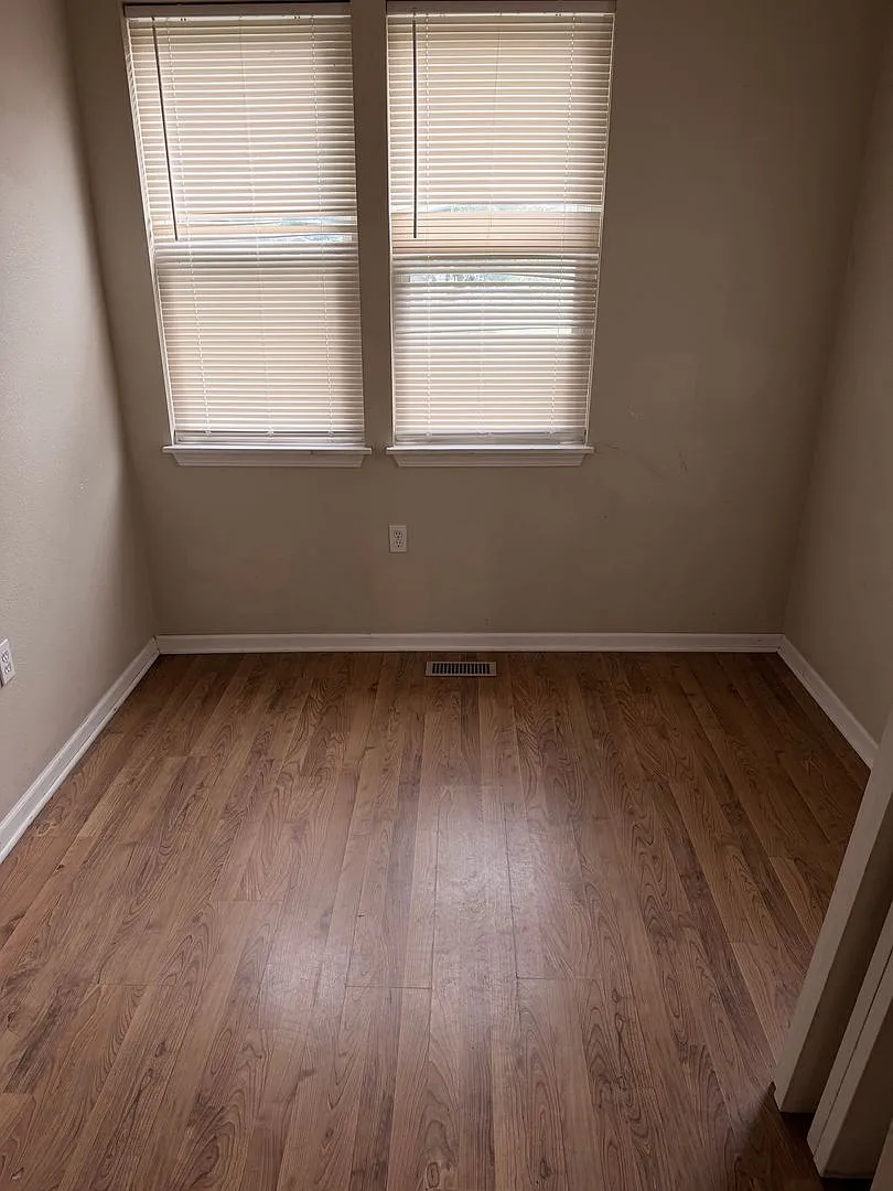 1533 SW College Ave — Photo 2