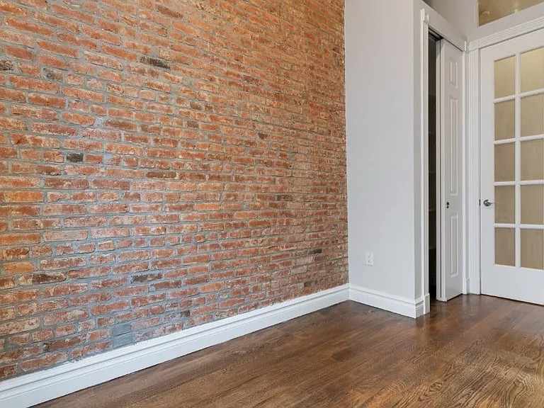 420 W 51st St #2R — Photo 5