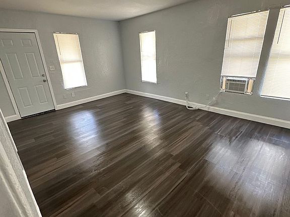 4th image of 1781 Francis St