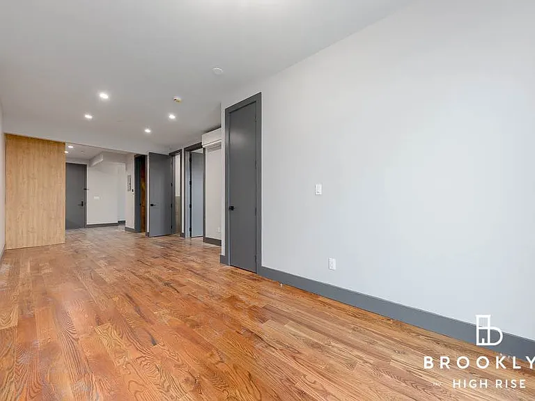 1461 Gates Ave #4E — Photo 5