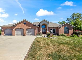 32 Bradford Hls, Sullivan, IL 61951