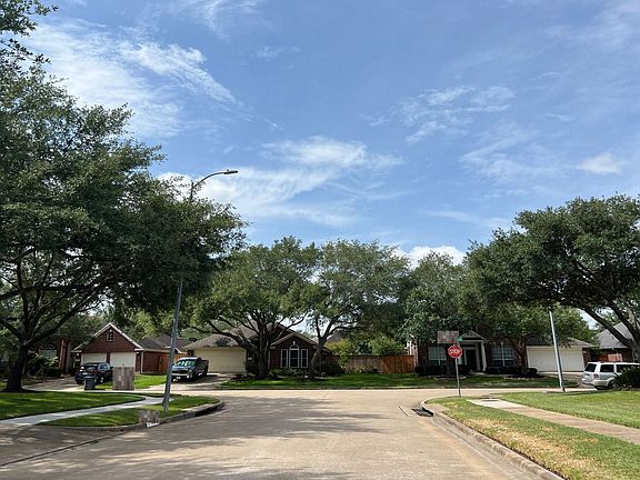 4th image of 1802 American Elm Ct