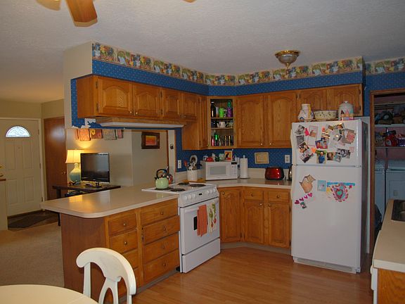 2nd image of 16788 SE Gordon St