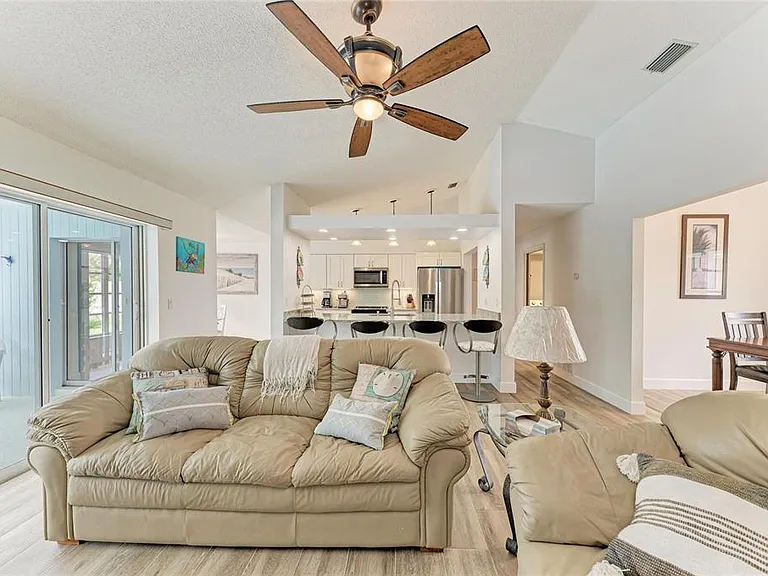405 Bayside Ln — Photo 12