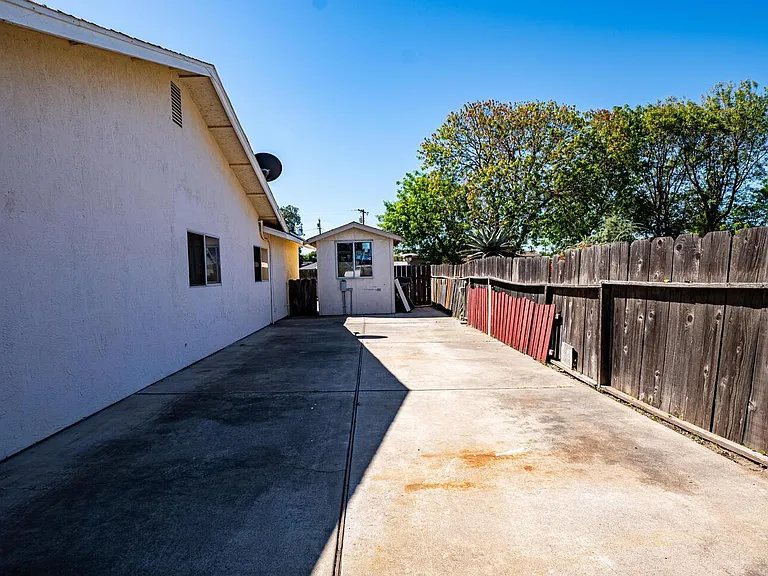802 W Center St — Photo 6