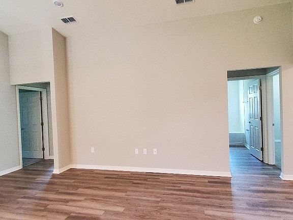 3rd image of 875 Orleans Dr
