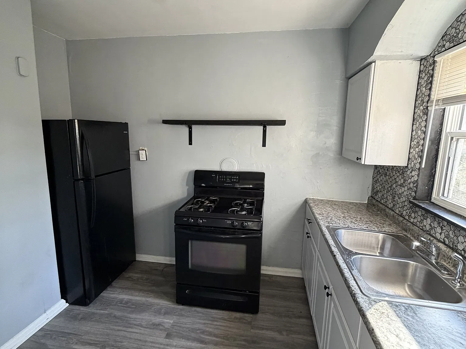 709 Elberon Avenue - 2 — Photo 4