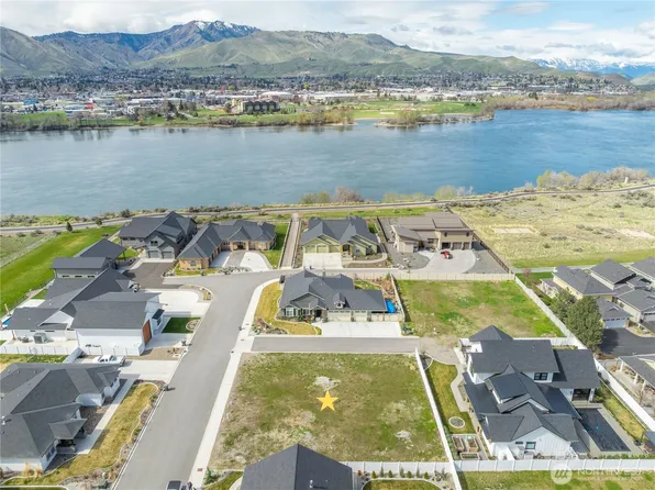 345 Pugsley Place NW, East Wenatchee, WA 98802