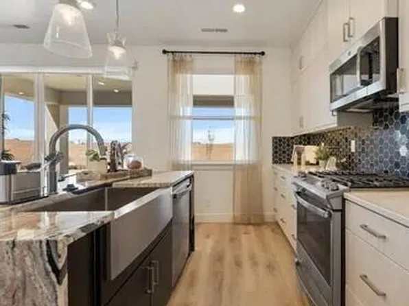 528 W Green Mountain Dr, Saint George, UT 84790