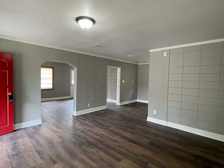 113 Lakeview Dr — Photo 3